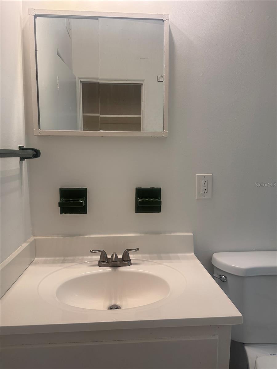 Image 10 of 12 For 8 Evans Street 8