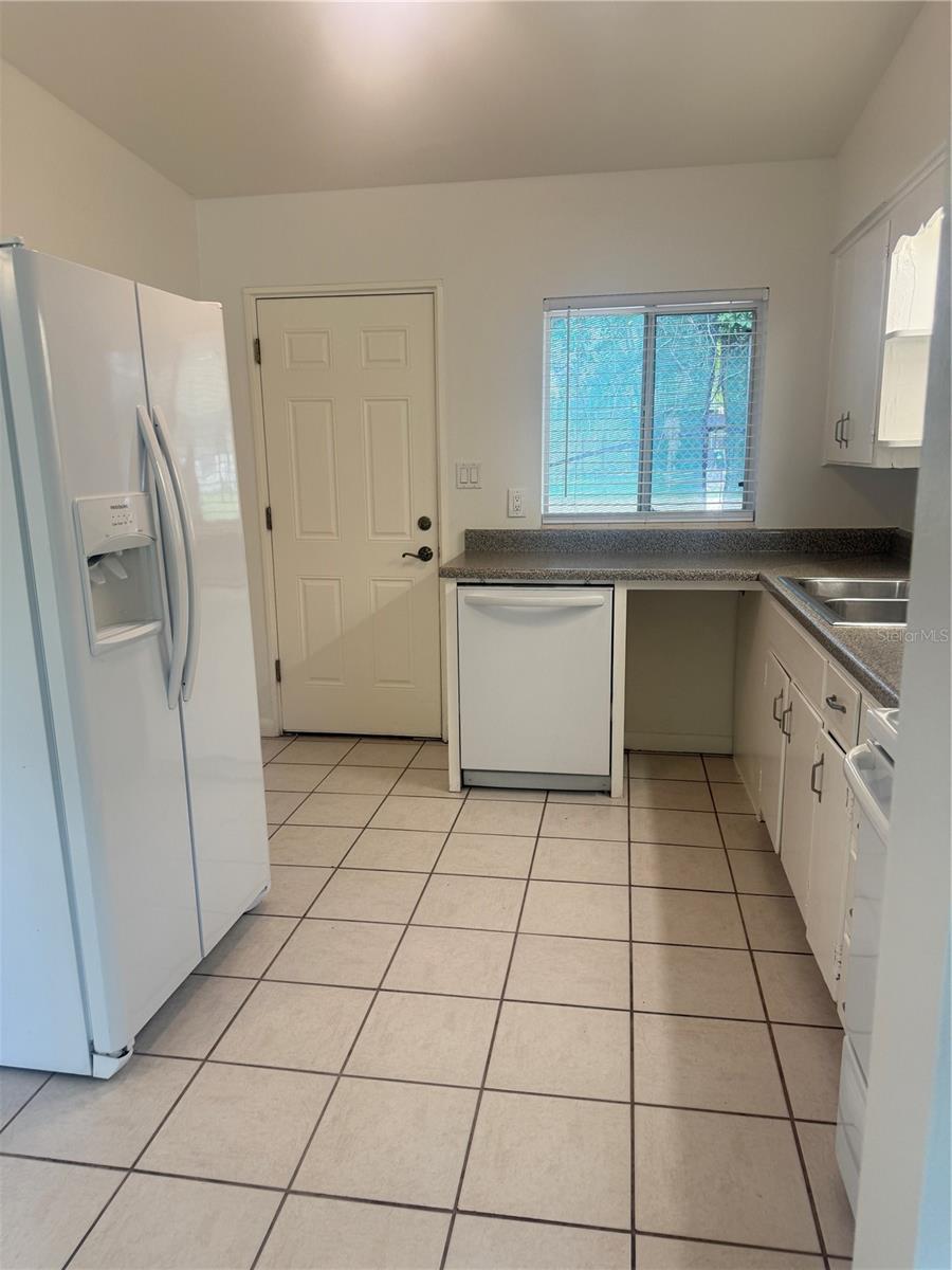 Image 3 of 12 For 8 Evans Street 8
