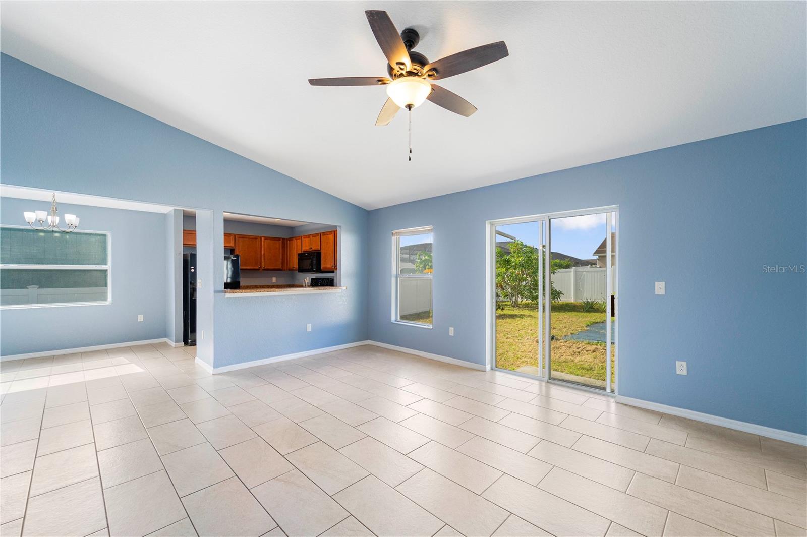Image 11 of 36 For 947 Highland Meadows Street