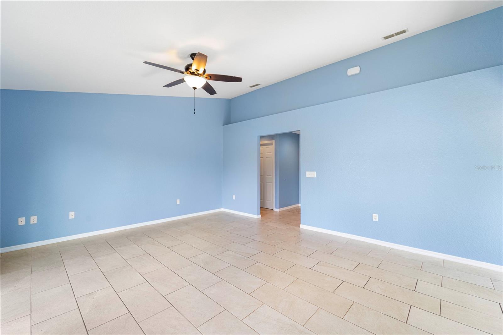 Image 13 of 36 For 947 Highland Meadows Street