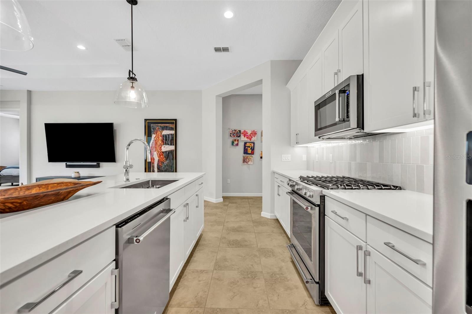 Image 10 of 38 For 221 Ravenshill Way