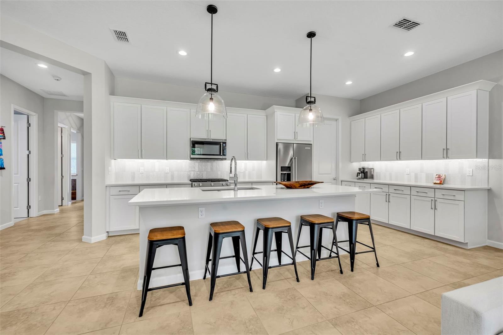 Image 6 of 38 For 221 Ravenshill Way