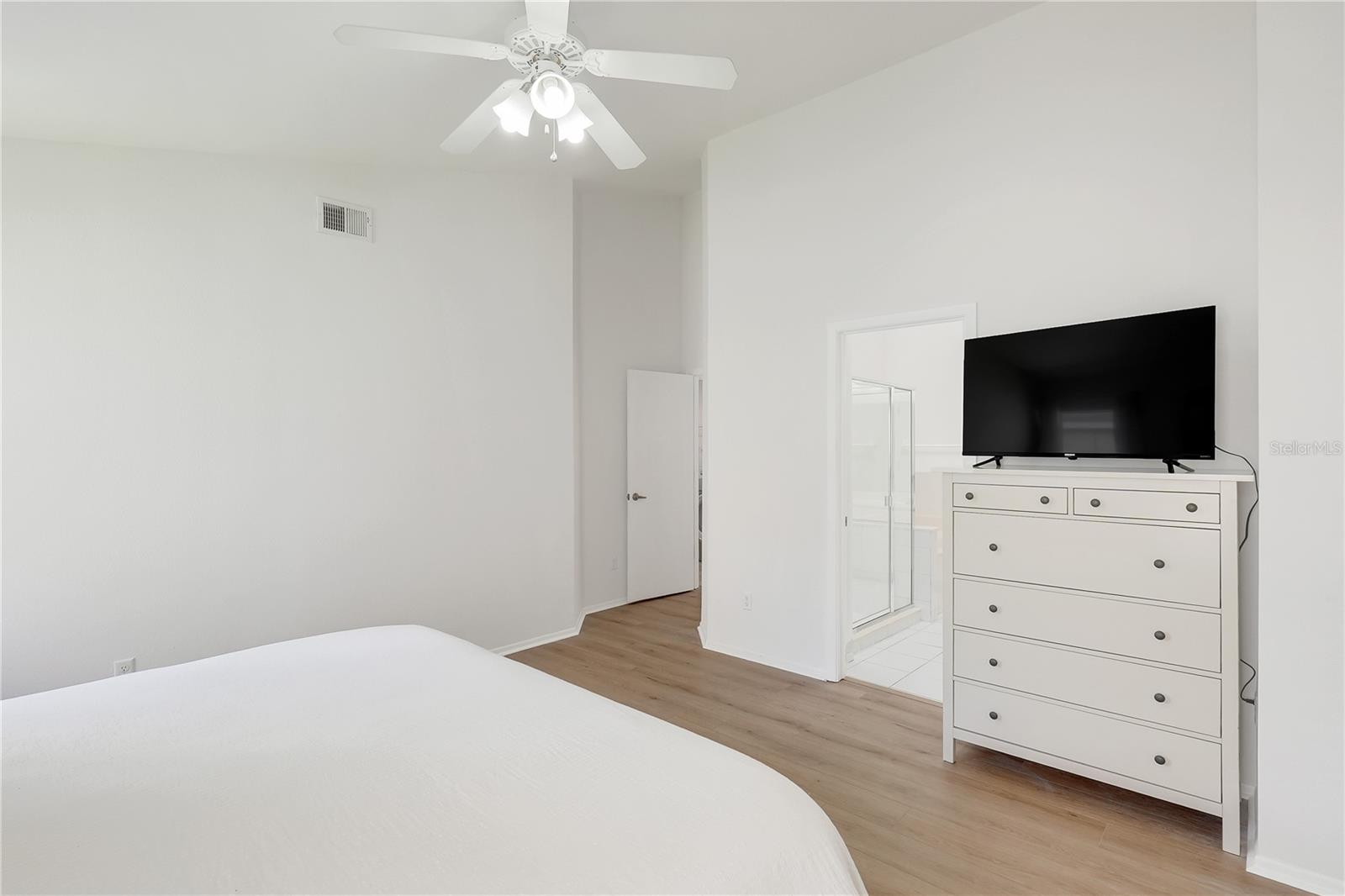 Image 20 of 40 For 203 Lake Davenport Estates Drive