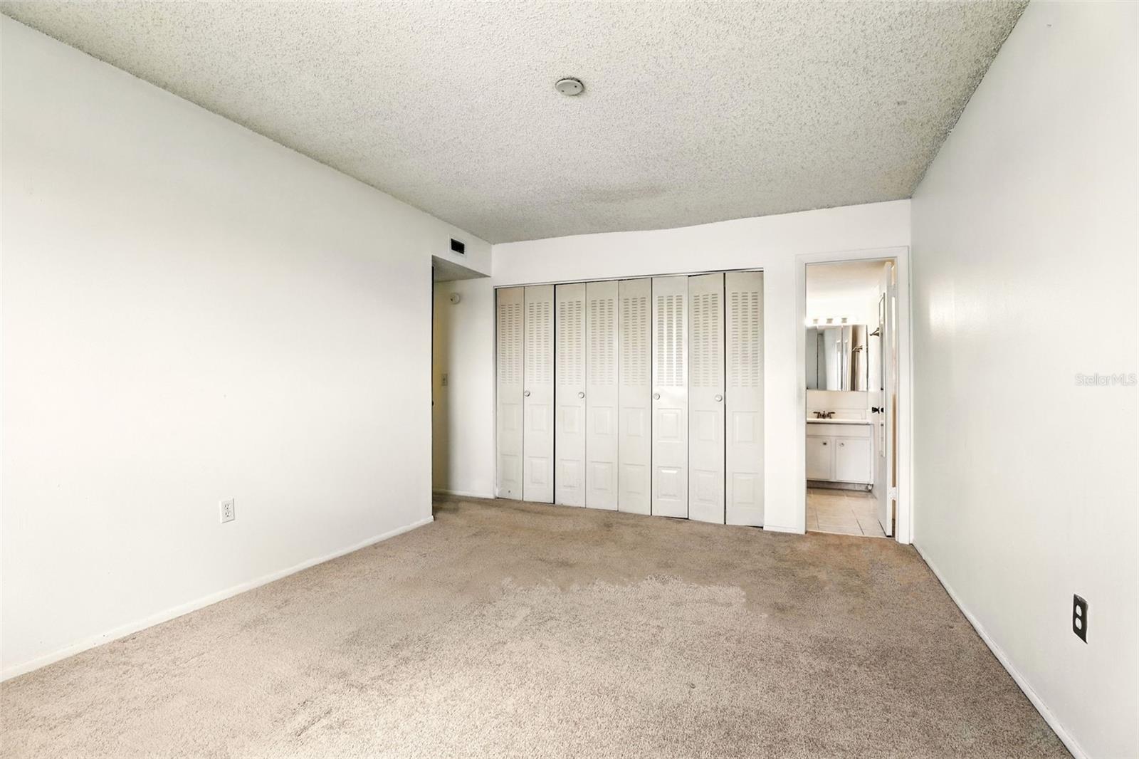 Image 12 of 19 For 954 Lake Destiny Road F