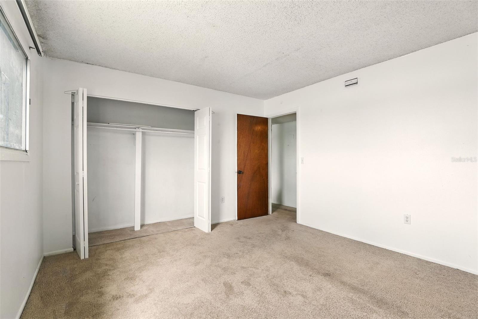 Image 15 of 19 For 954 Lake Destiny Road F