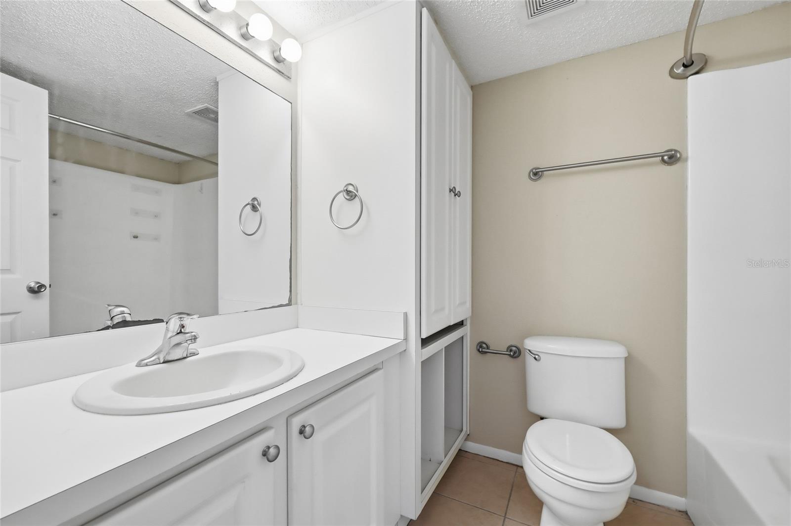 Image 15 of 18 For 122 Water Front Way 370