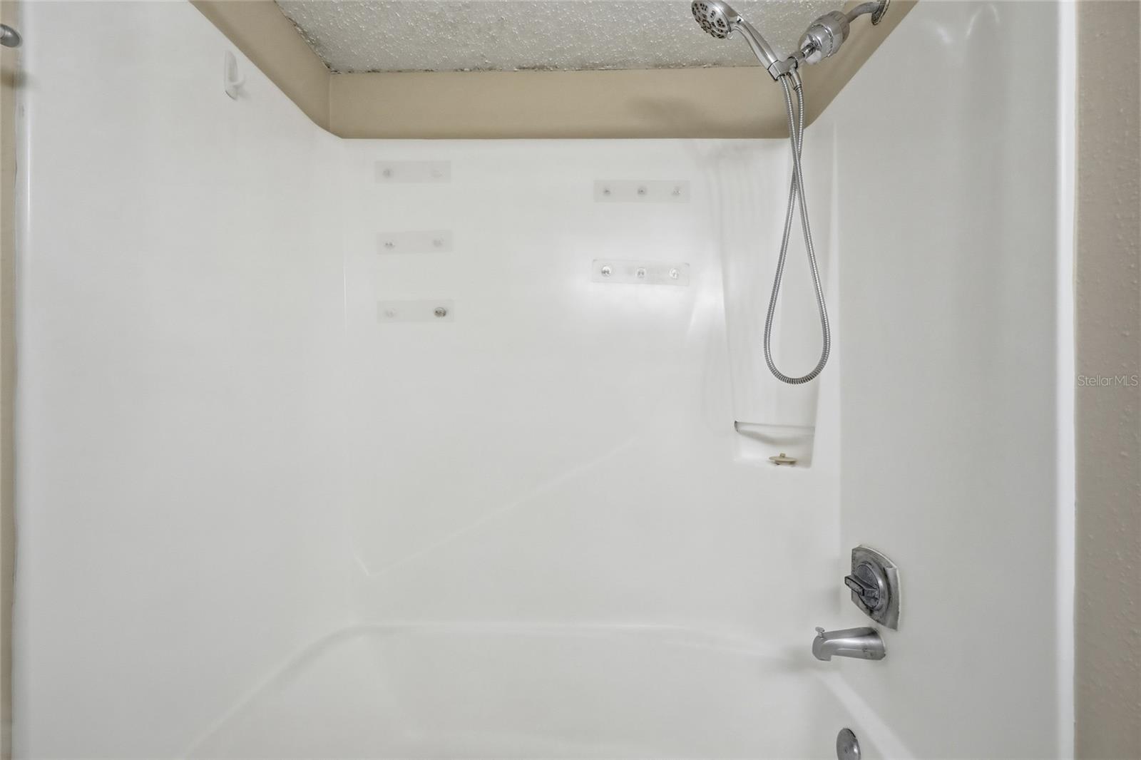 Image 17 of 18 For 122 Water Front Way 370