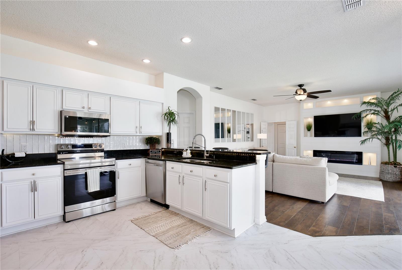 Image 10 of 80 For 13744 Bluewater Circle