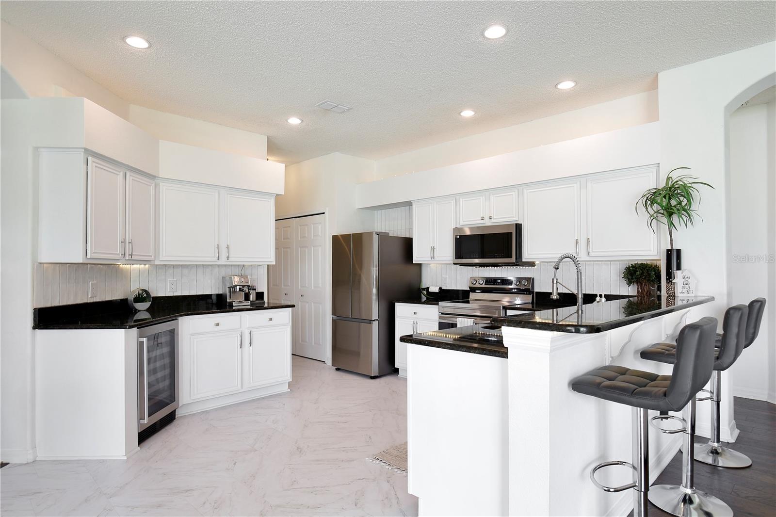 Image 11 of 80 For 13744 Bluewater Circle