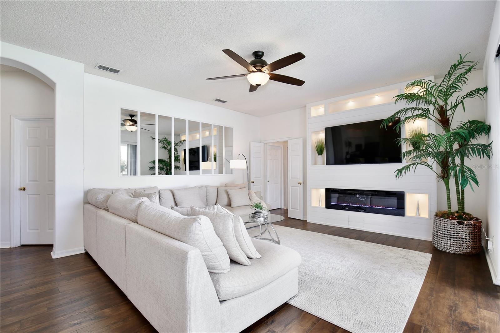 Image 14 of 80 For 13744 Bluewater Circle