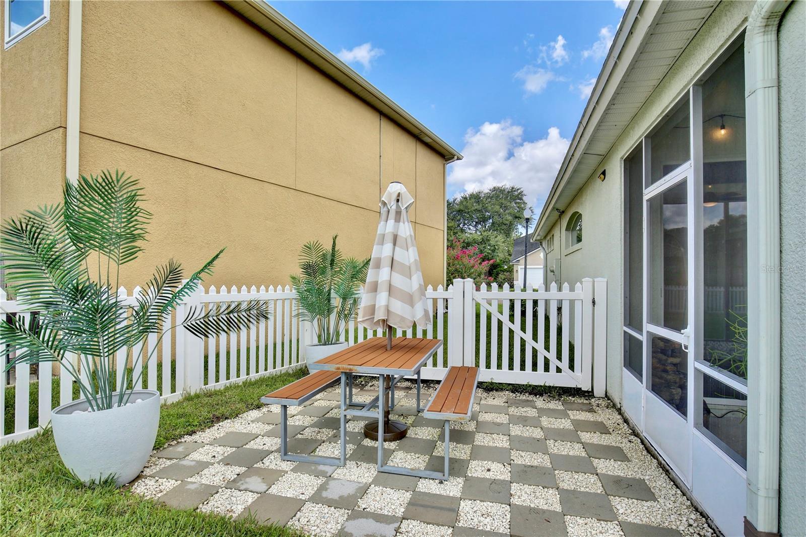 Image 33 of 80 For 13744 Bluewater Circle