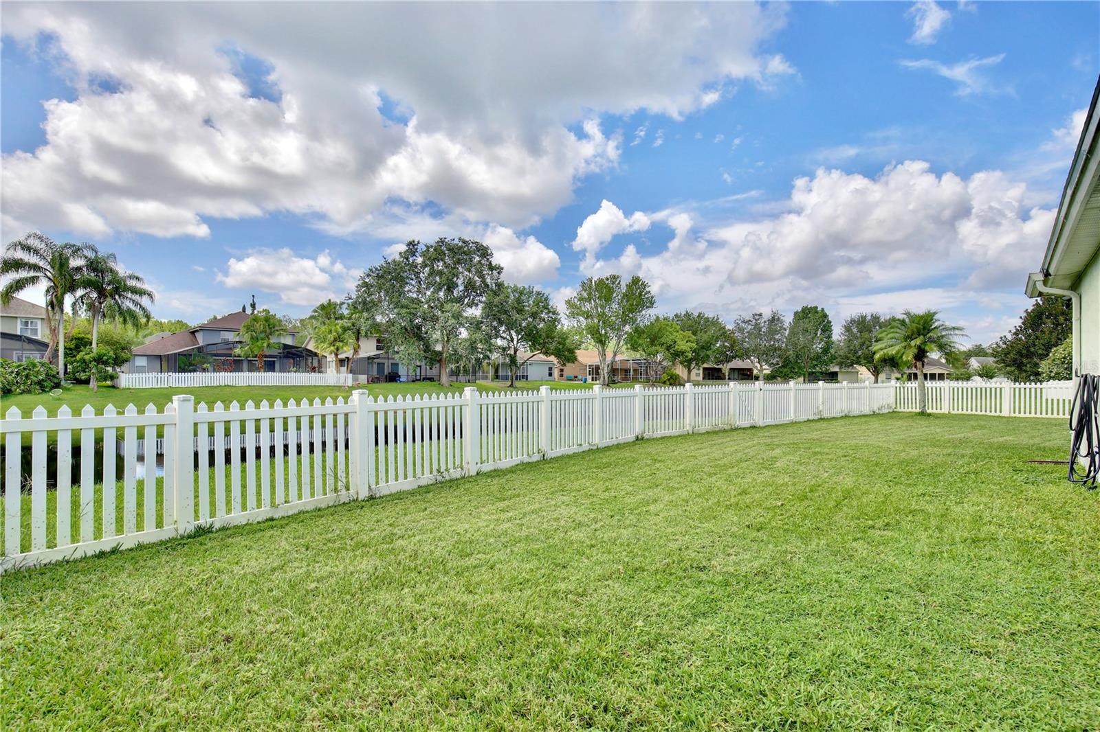 Image 37 of 80 For 13744 Bluewater Circle