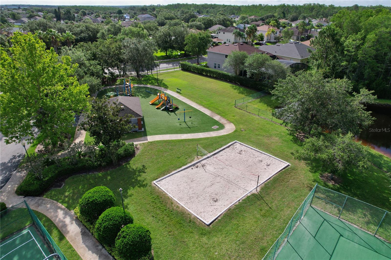 Image 62 of 80 For 13744 Bluewater Circle