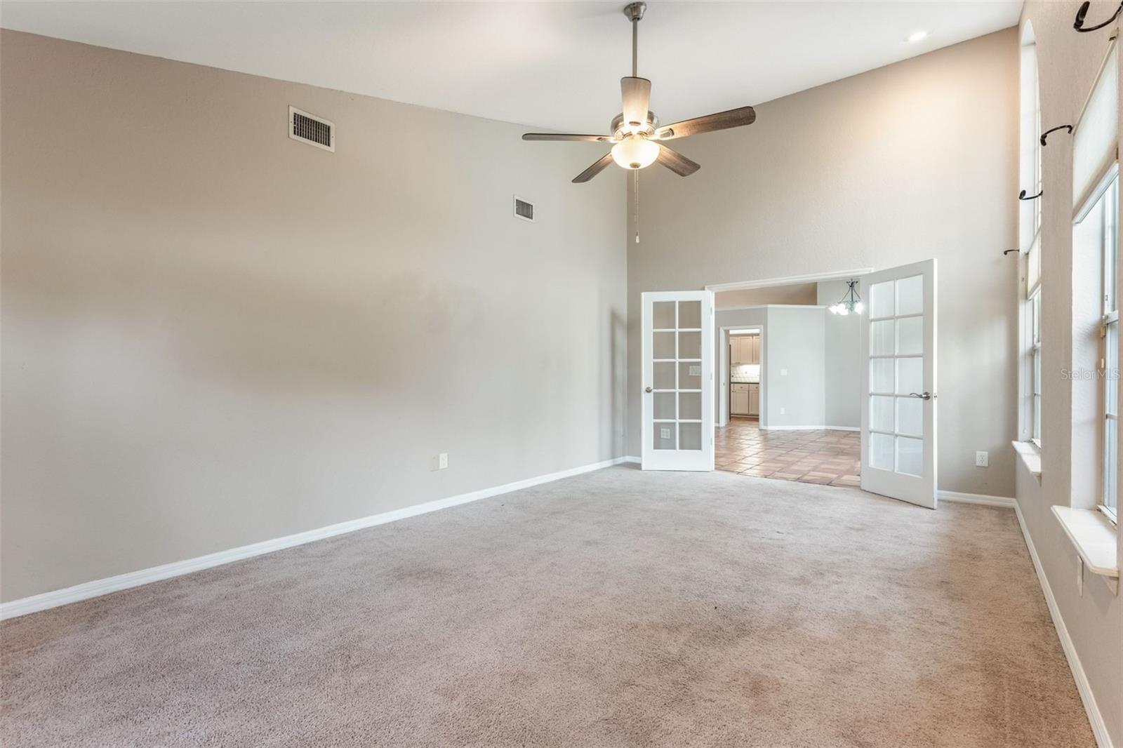 Image 13 of 51 For 260 Shady Oaks Circle