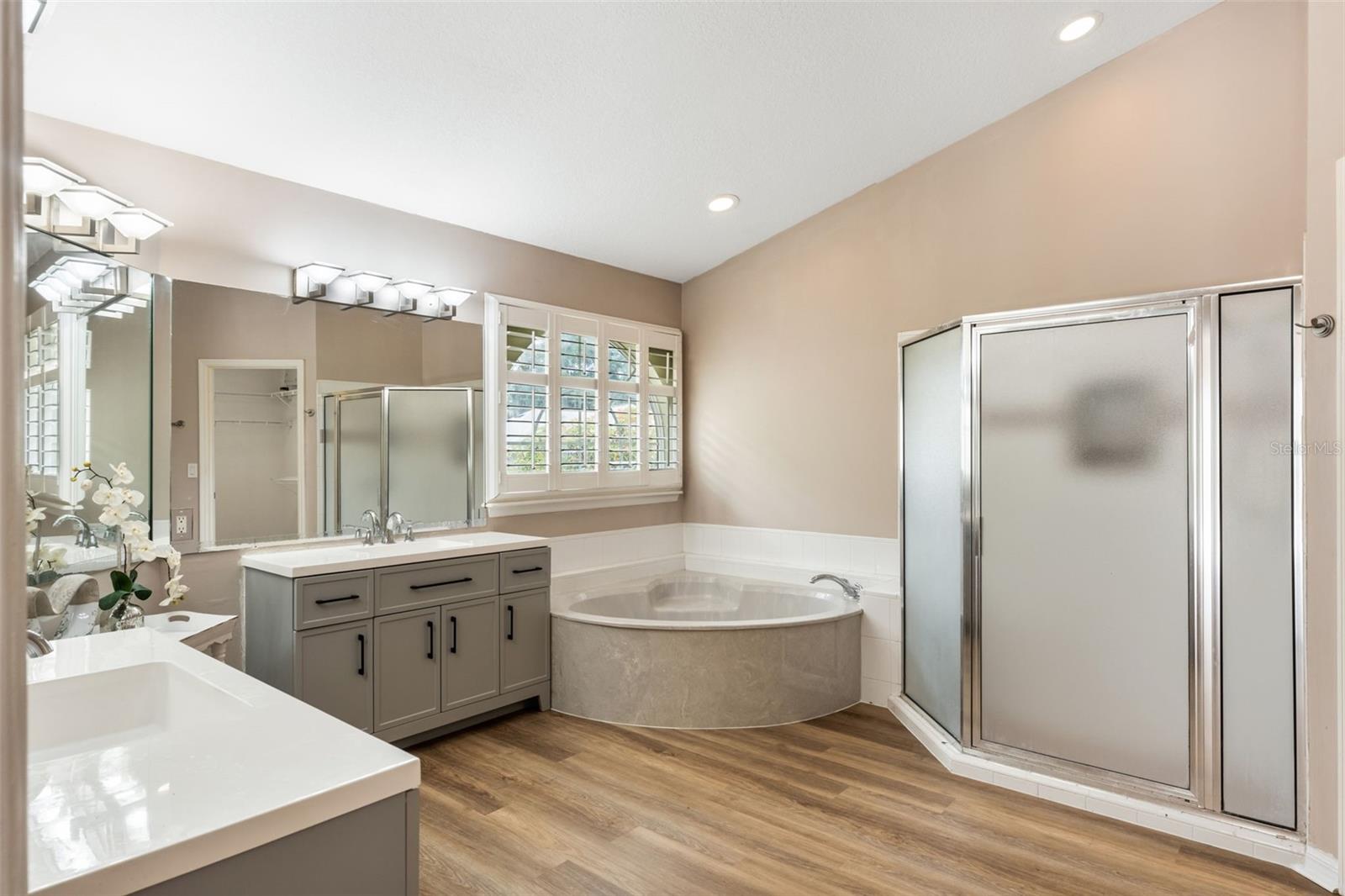 Image 19 of 51 For 260 Shady Oaks Circle