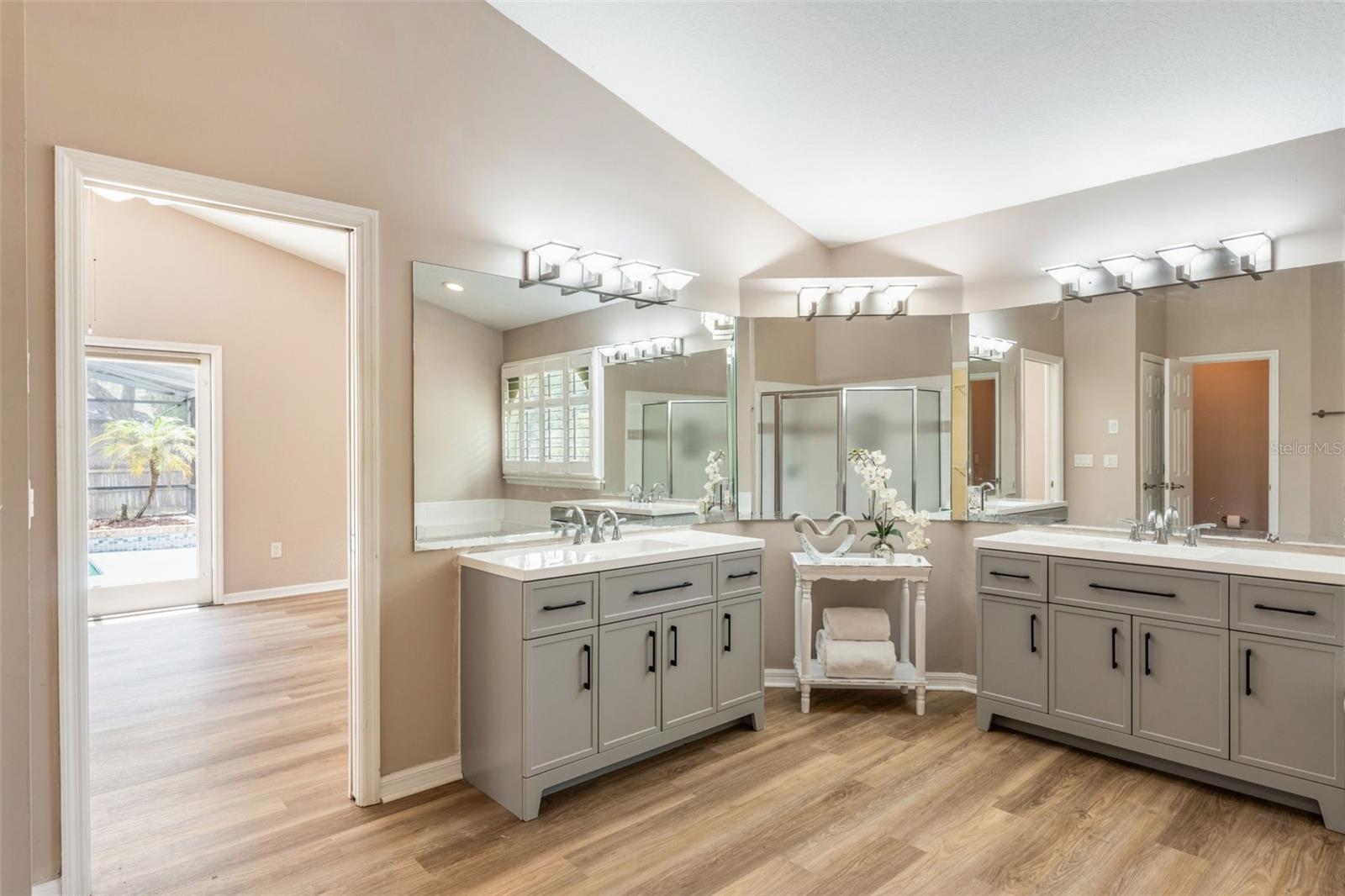 Image 20 of 51 For 260 Shady Oaks Circle