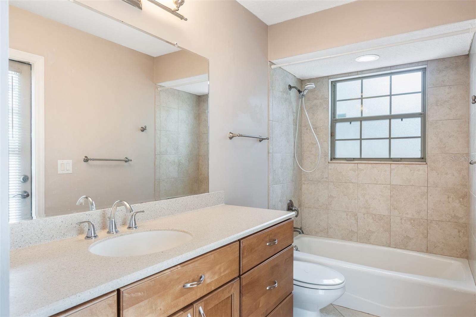 Image 23 of 51 For 260 Shady Oaks Circle