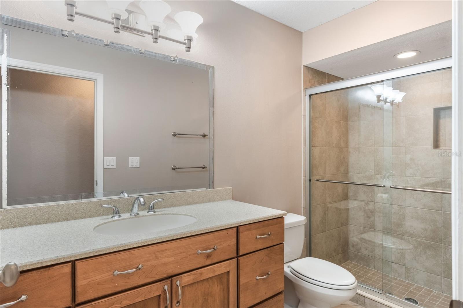 Image 27 of 51 For 260 Shady Oaks Circle