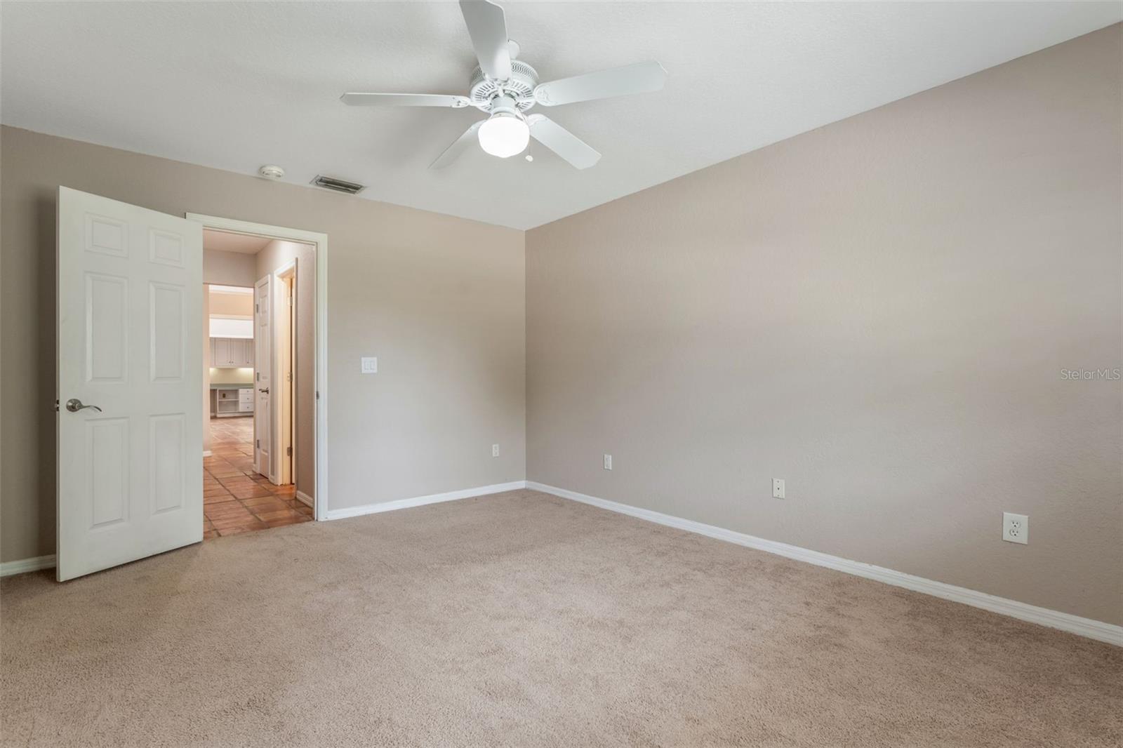 Image 29 of 51 For 260 Shady Oaks Circle