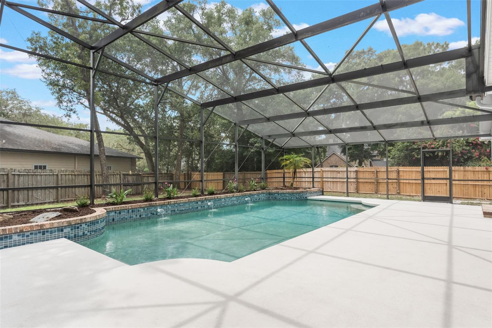 Image 32 of 51 For 260 Shady Oaks Circle