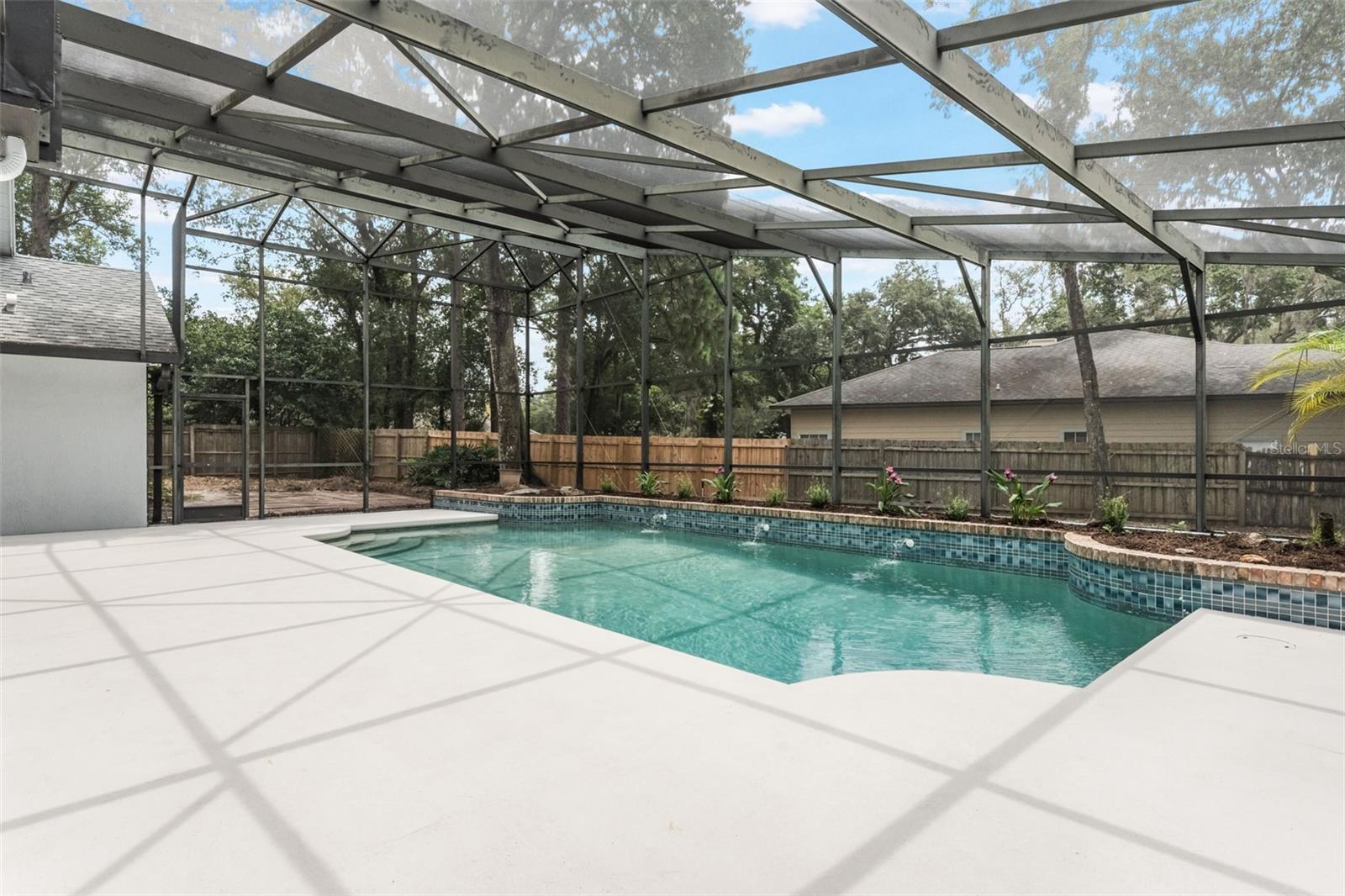 Image 33 of 51 For 260 Shady Oaks Circle