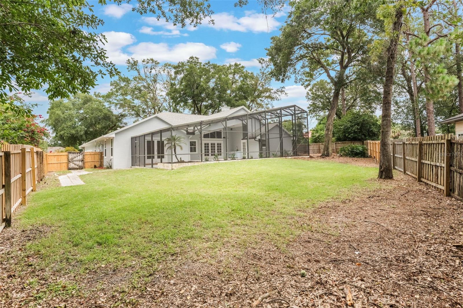 Image 39 of 51 For 260 Shady Oaks Circle