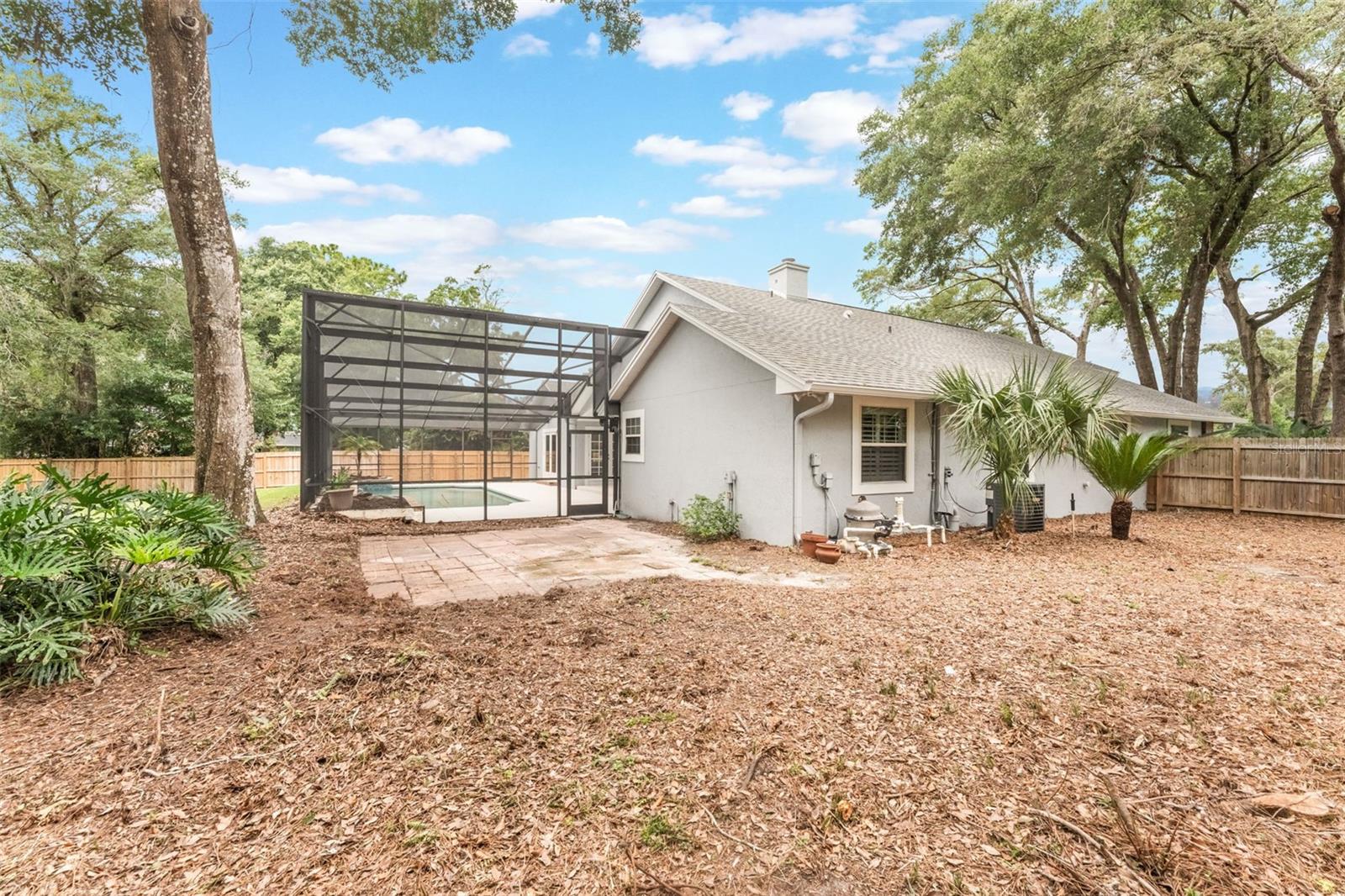 Image 40 of 51 For 260 Shady Oaks Circle