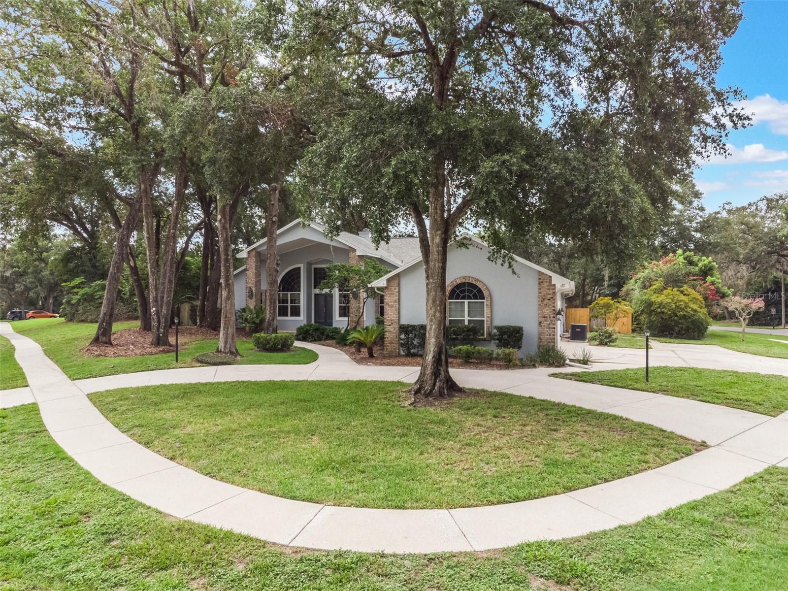 Image 41 of 51 For 260 Shady Oaks Circle