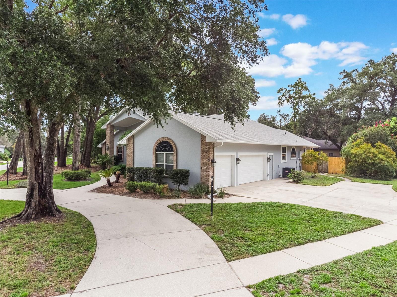 Image 43 of 51 For 260 Shady Oaks Circle