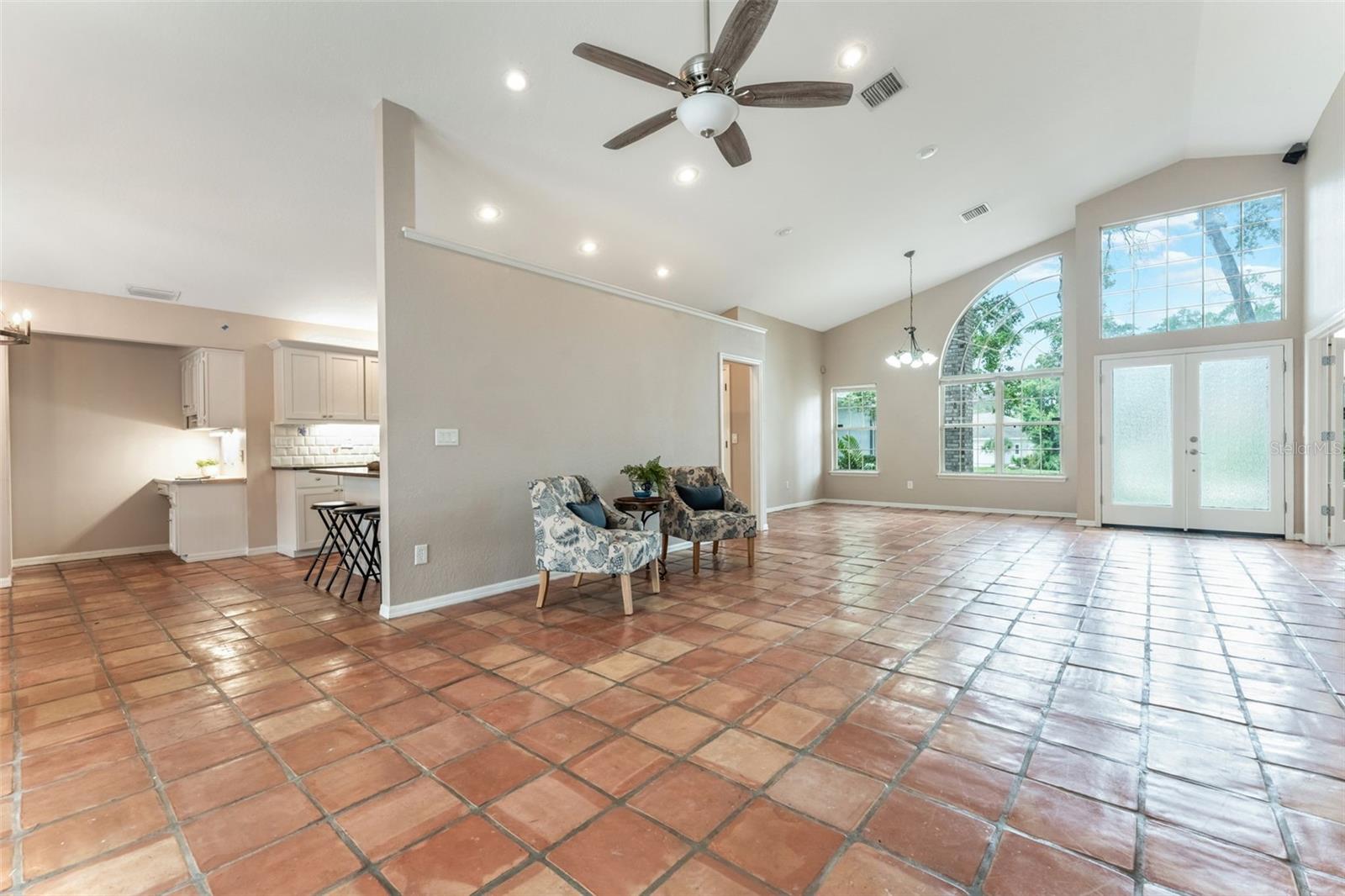 Image 6 of 51 For 260 Shady Oaks Circle