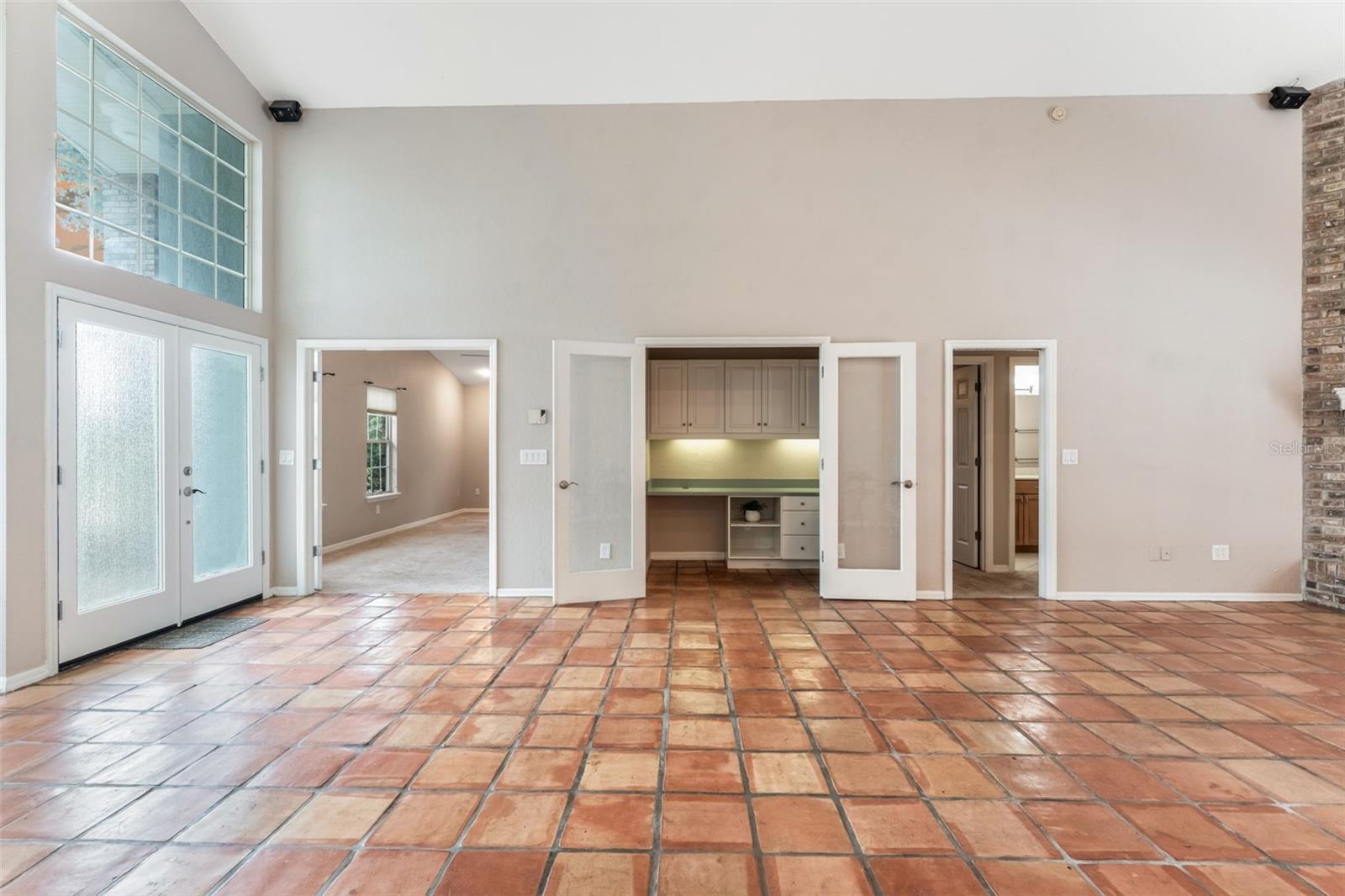 Image 7 of 51 For 260 Shady Oaks Circle