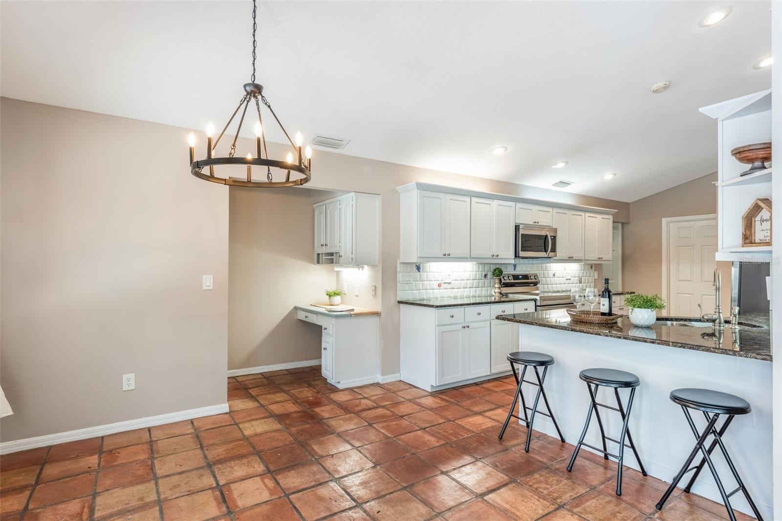 Image 8 of 51 For 260 Shady Oaks Circle