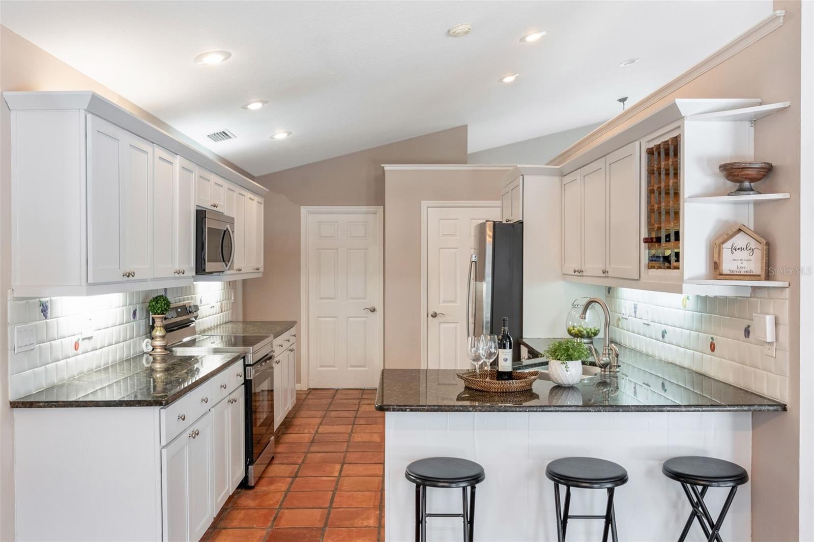 Image 9 of 51 For 260 Shady Oaks Circle