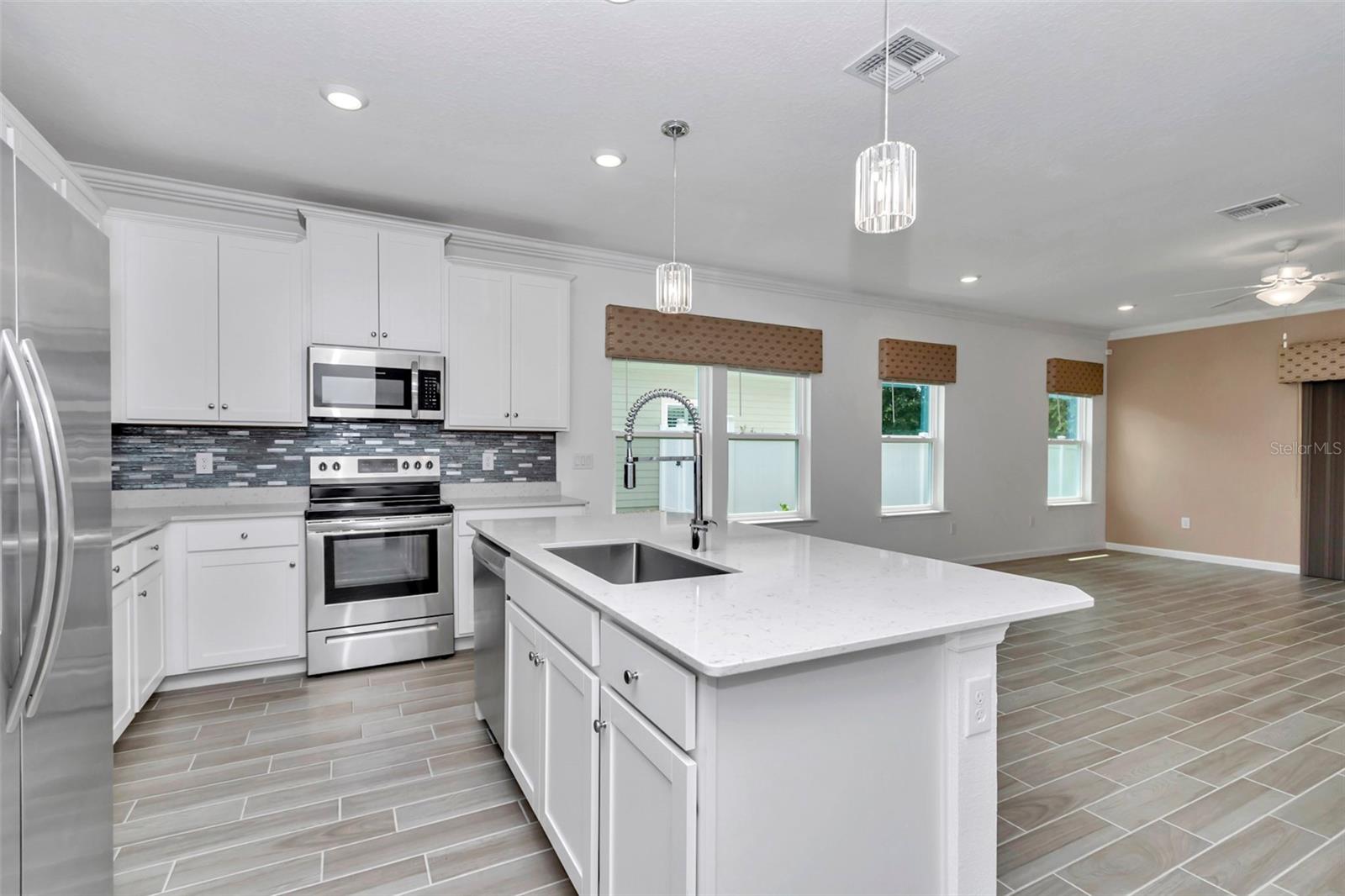 Image 4 of 48 For 7867 74th Loop