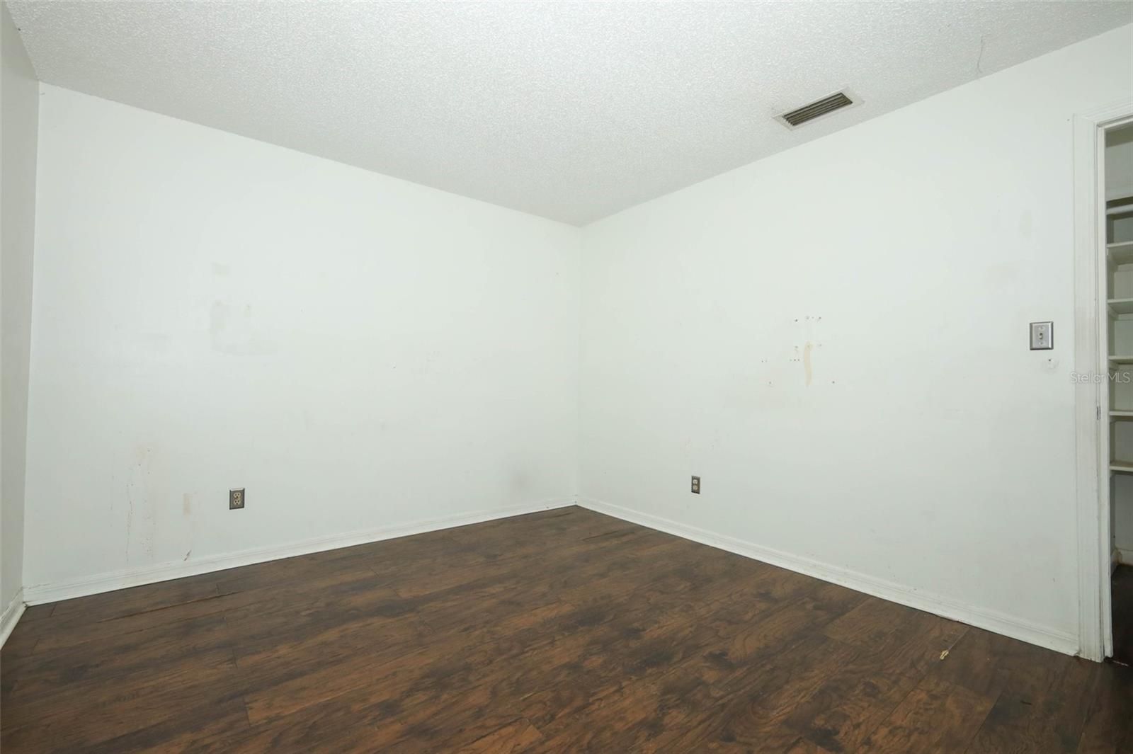Image 15 of 23 For 913-915 Monroe Court
