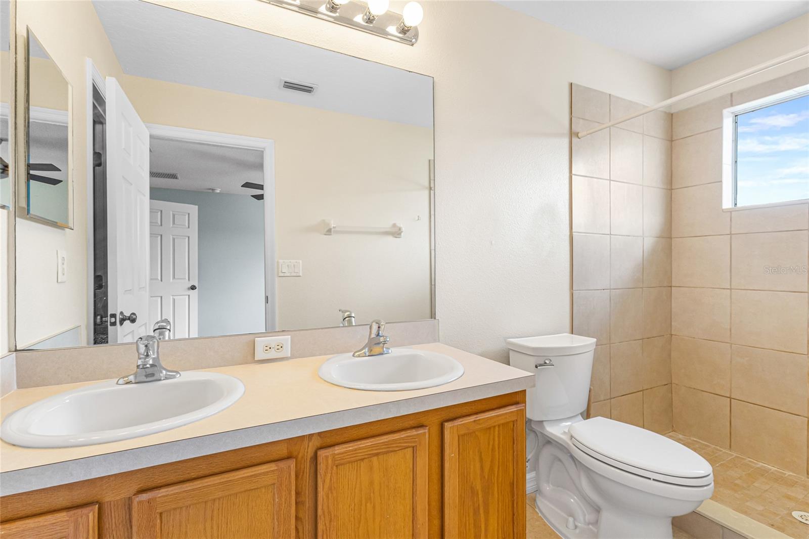 Image 33 of 62 For 14433 Vashons Way