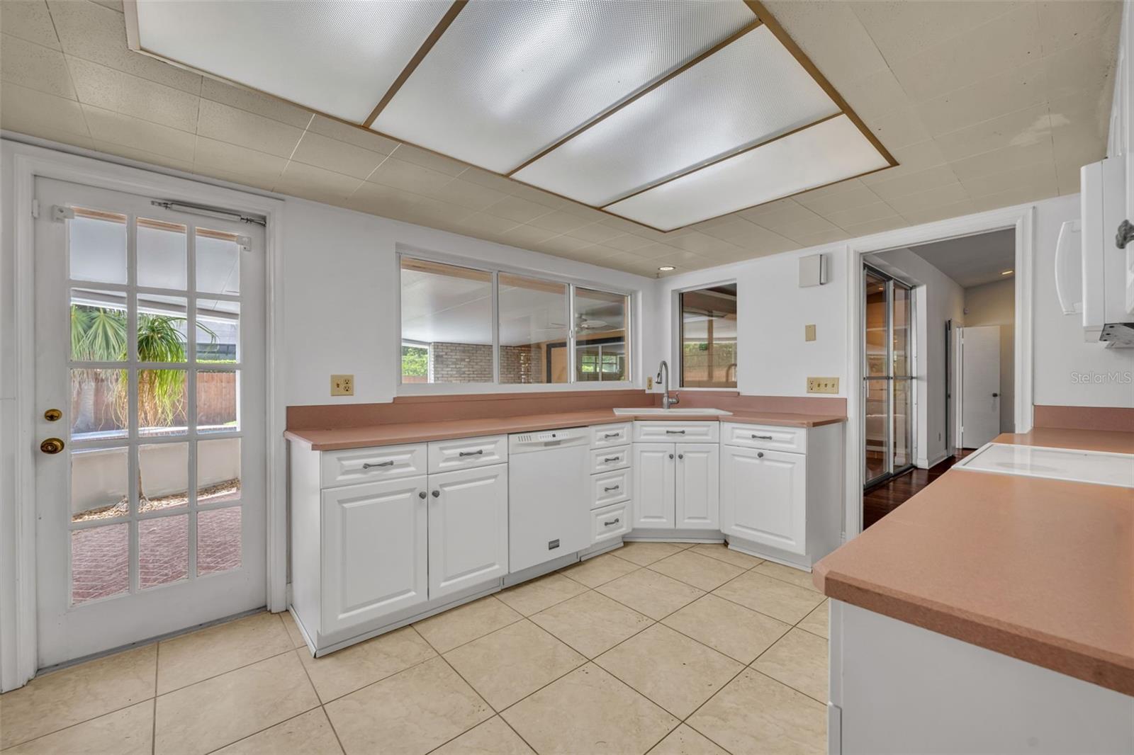 Image 10 of 39 For 618 Blairshire Circle