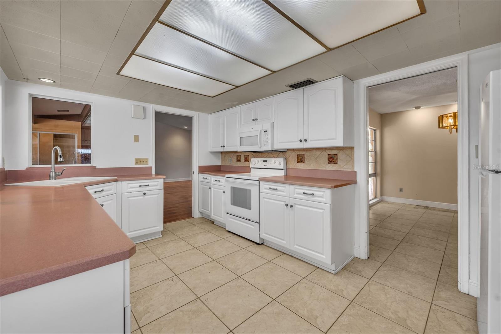Image 12 of 39 For 618 Blairshire Circle