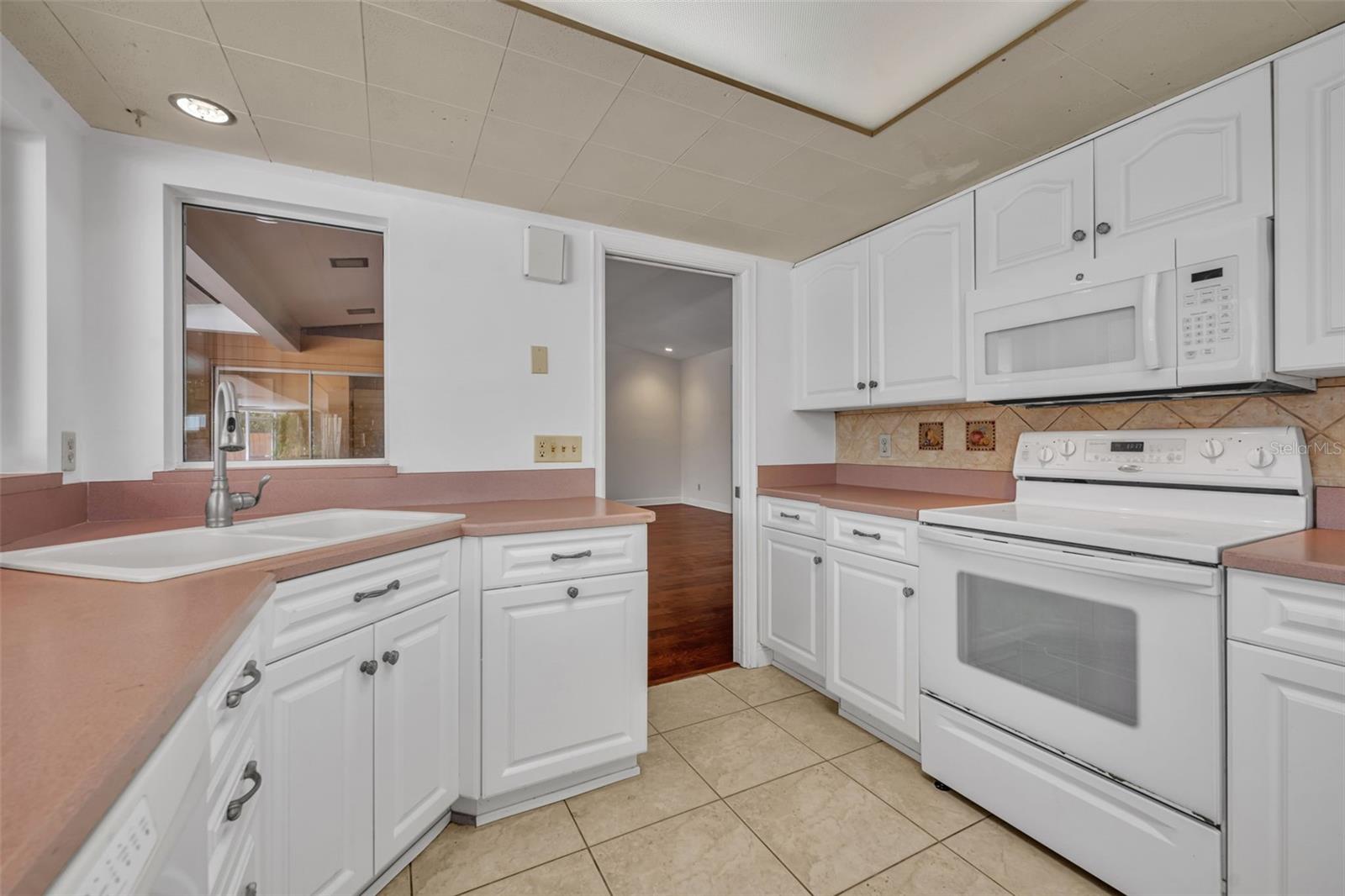 Image 13 of 39 For 618 Blairshire Circle