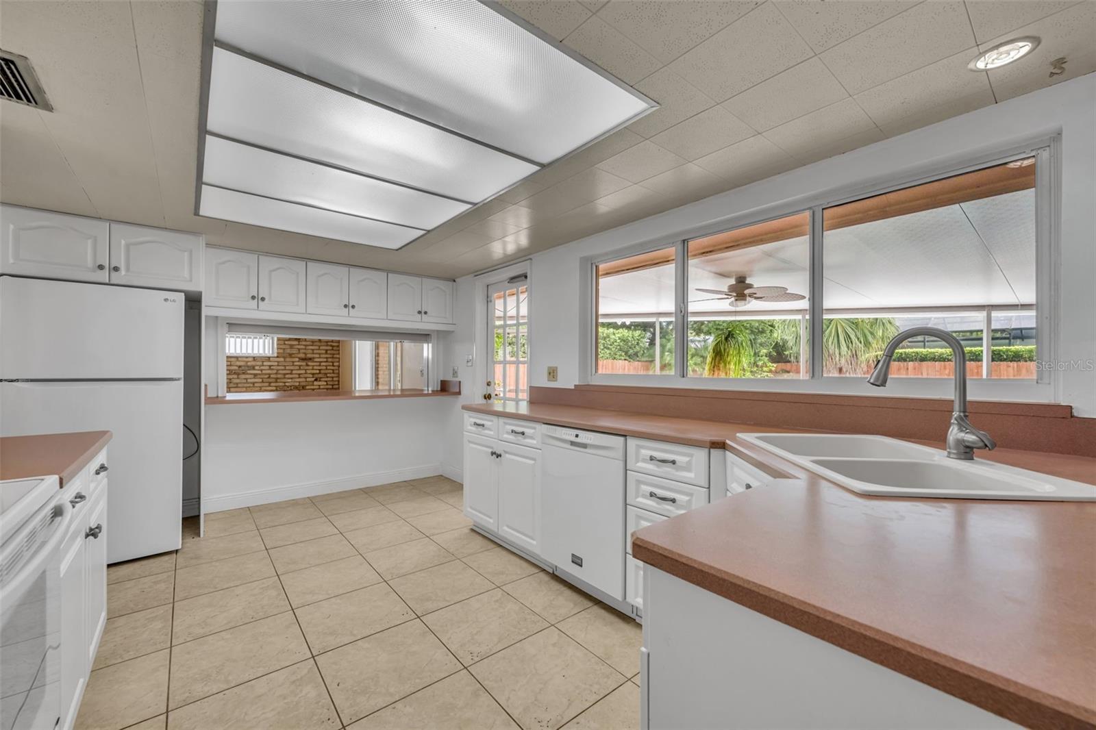 Image 14 of 39 For 618 Blairshire Circle