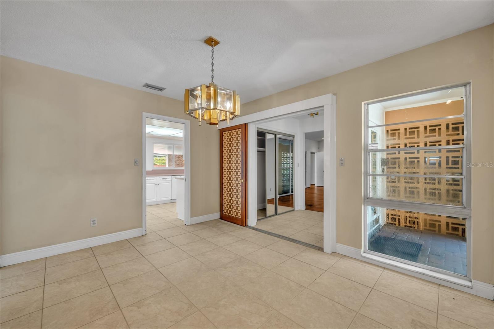 Image 17 of 39 For 618 Blairshire Circle