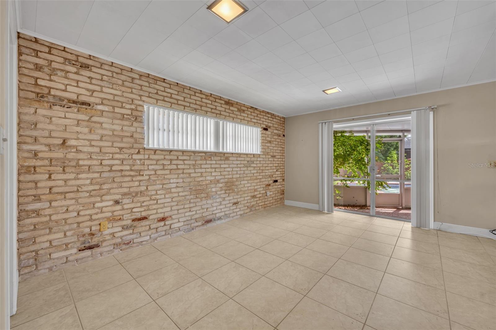 Image 18 of 39 For 618 Blairshire Circle