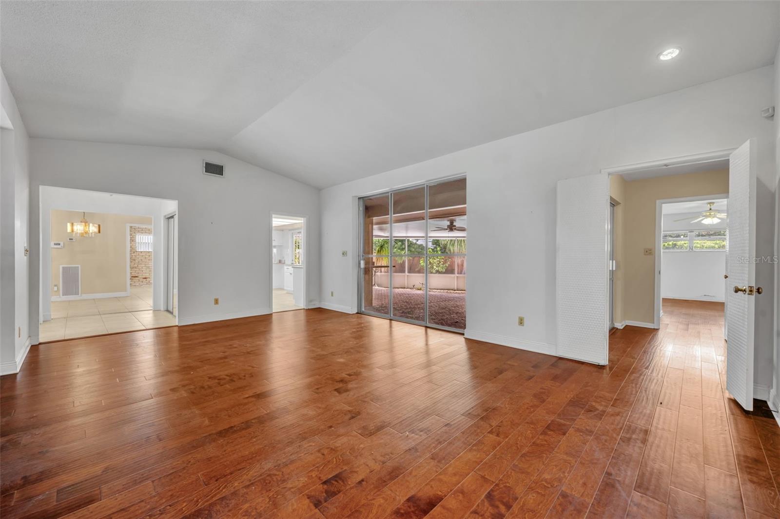 Image 7 of 39 For 618 Blairshire Circle
