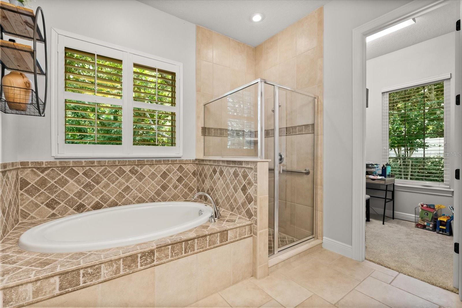 Image 22 of 48 For 527 Blue Water Edge Drive