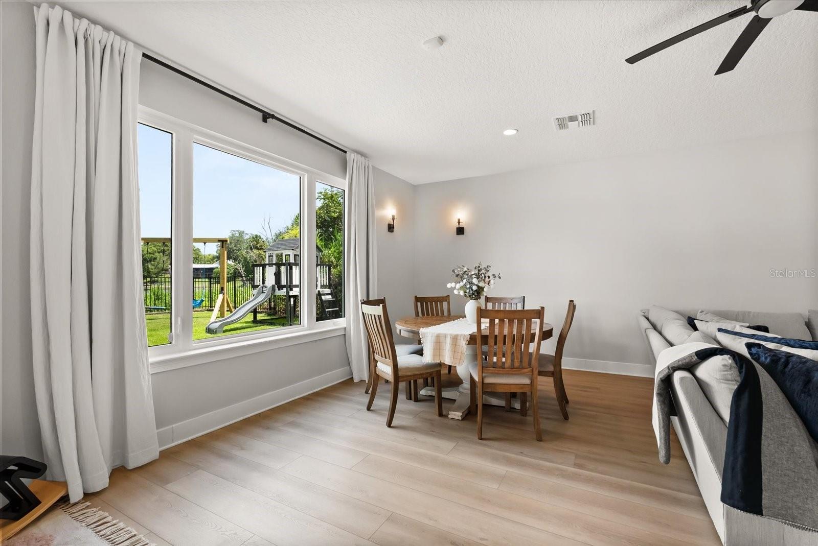 Image 30 of 48 For 527 Blue Water Edge Drive