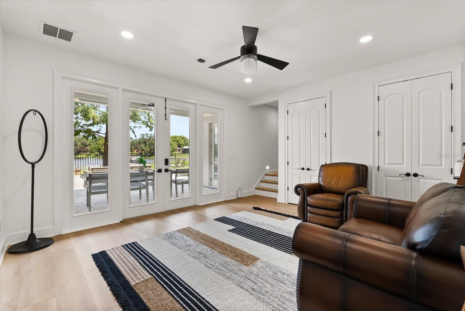 Image 32 of 48 For 527 Blue Water Edge Drive