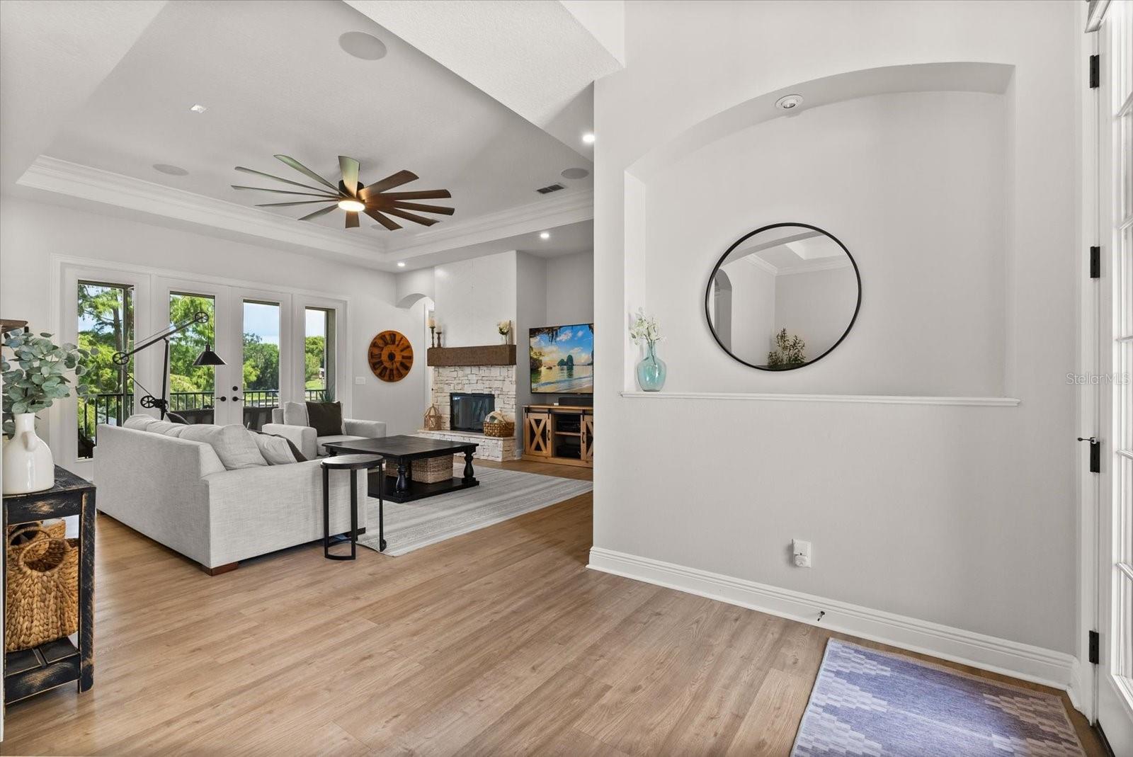 Image 4 of 48 For 527 Blue Water Edge Drive