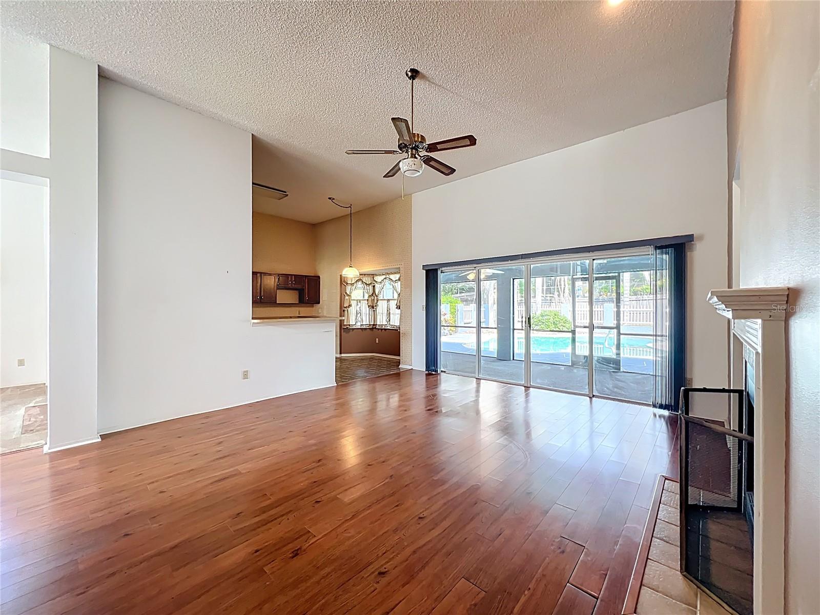 Image 10 of 41 For 306 Country View Court