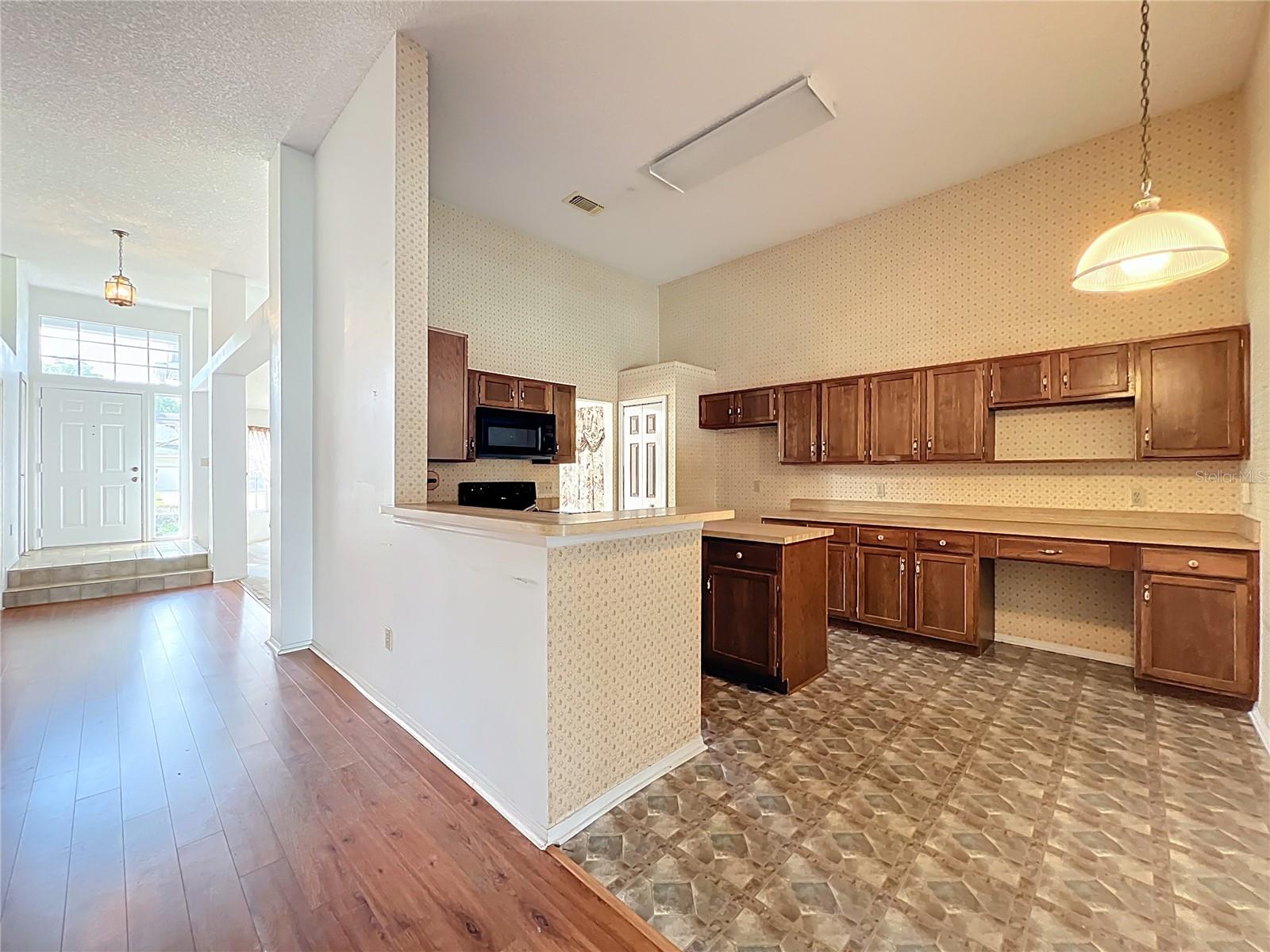 Image 13 of 41 For 306 Country View Court