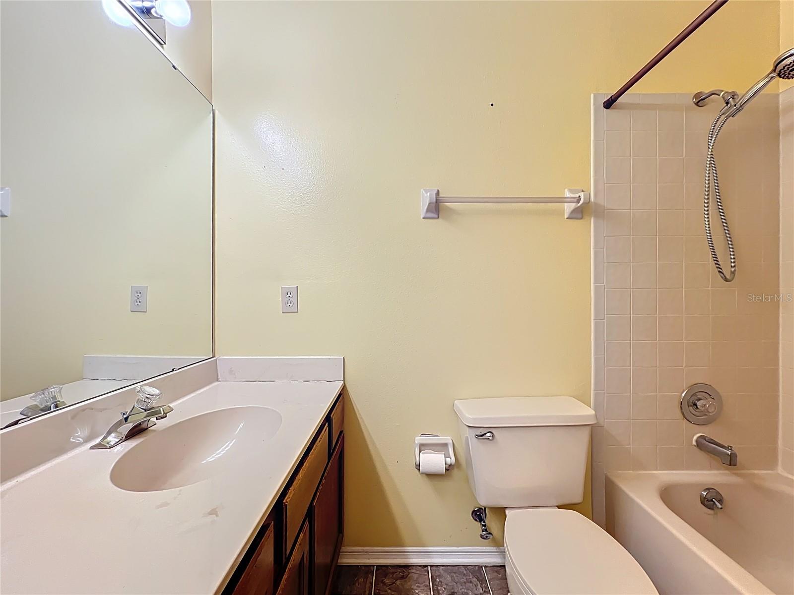 Image 22 of 41 For 306 Country View Court